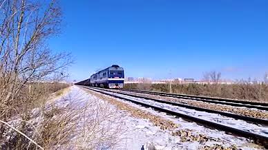 4k超高清拍摄火车出站、火车运输视频素材视频的预览图